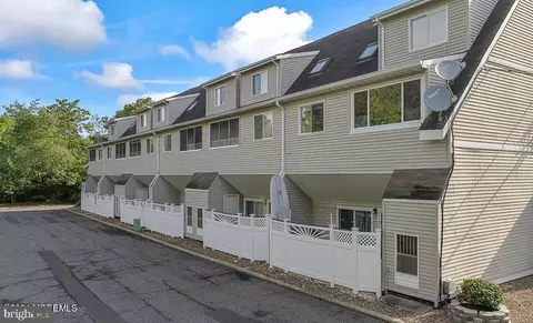 145 Central Ave, Island Heights, NJ 08732