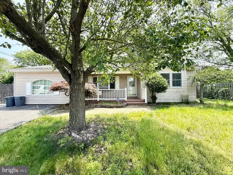 2 Gull Ct, Forked River, NJ 08731