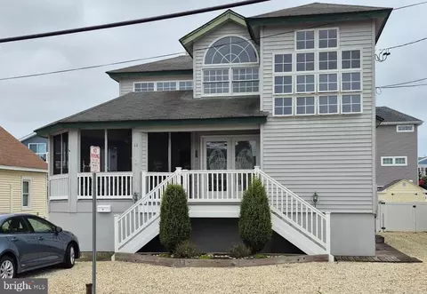 11 E Jeanette Ave, Long Beach Township, NJ 08008