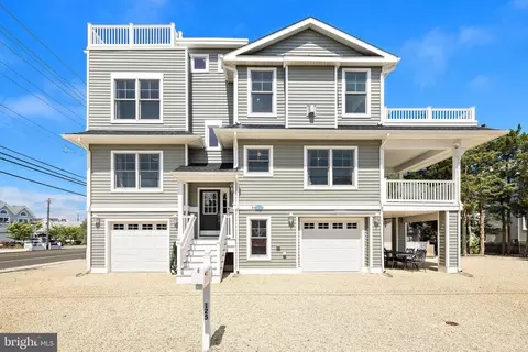 125 N 11th St, Surf City, NJ 08008