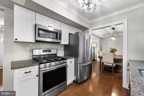 Kitchen - 784 Constitution Dr, Brick, NJ 08724 photo 2 of 3