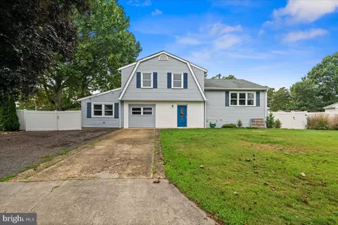26 Sea Breeze Dr, Tuckerton, NJ 08087