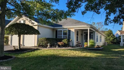 15 Five Bridges Ct, Barnegat, NJ 08005