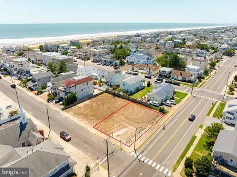 102 E New Jersey Ave, Long Beach Township, NJ 08008