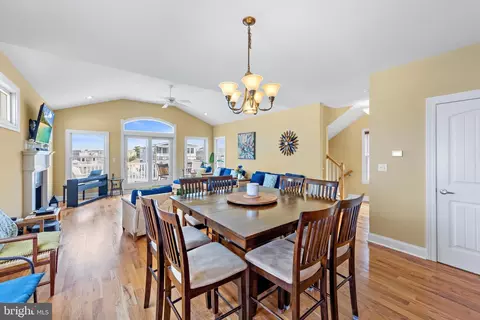 Dining - 104 E 18th St, Ship Bottom, NJ 08008 photo 2 of 3