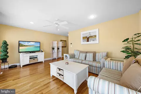 Living - 104 E 18th St, Ship Bottom, NJ 08008 photo 4 of 6