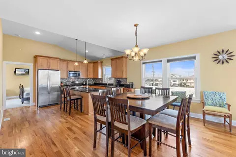 Dining - 104 E 18th St, Ship Bottom, NJ 08008 photo 1 of 3