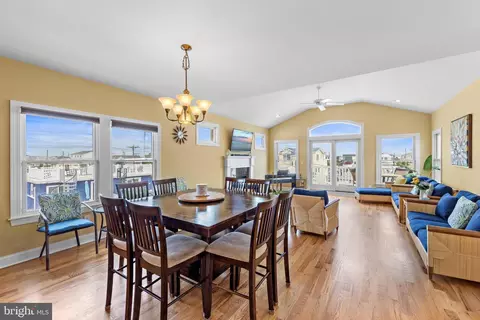 Dining - 104 E 18th St, Ship Bottom, NJ 08008 photo 3 of 3