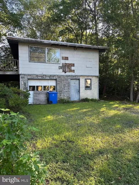 824 Delaware Ave, Manahawkin, NJ 08050
