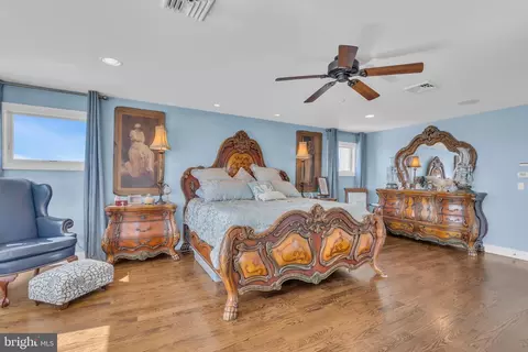 Bedroom - 12 Point Rd, Waretown, NJ 08758 photo 3 of 7