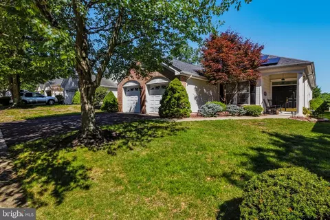 5 Greenfields Dr, Lakewood, NJ 08701