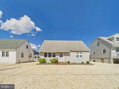 333 N 5th St, Surf City, NJ 08008