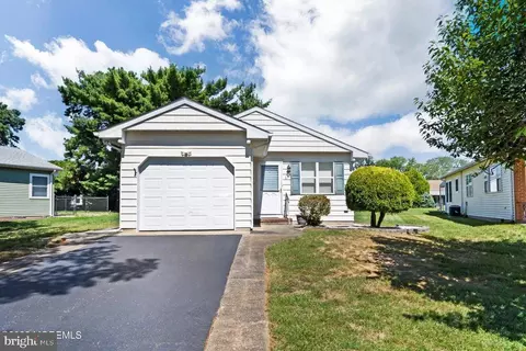 17 La Casta Ct, Toms River, NJ 08757