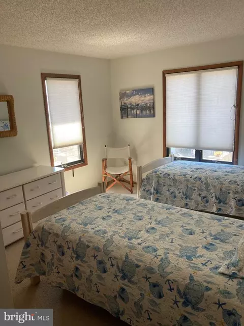 Bedroom - 9 E 80th St, Harvey Cedars, NJ 08008 photo 5 of 10
