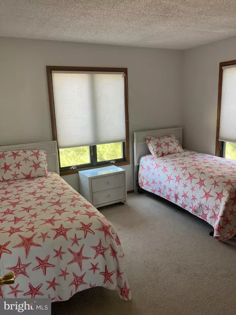 Bedroom - 9 E 80th St, Harvey Cedars, NJ 08008 photo 3 of 10
