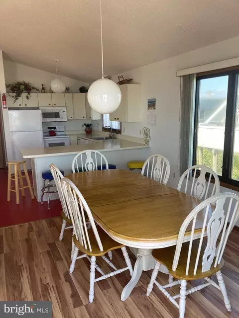 Dining - 9 E 80th St, Harvey Cedars, NJ 08008 photo 2 of 2