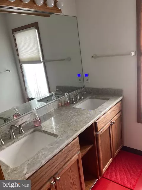 Bath - 9 E 80th St, Harvey Cedars, NJ 08008 photo 1 of 4