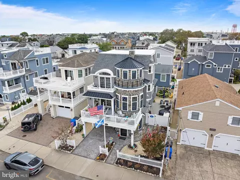 222 7th St, Beach Haven, NJ 08008