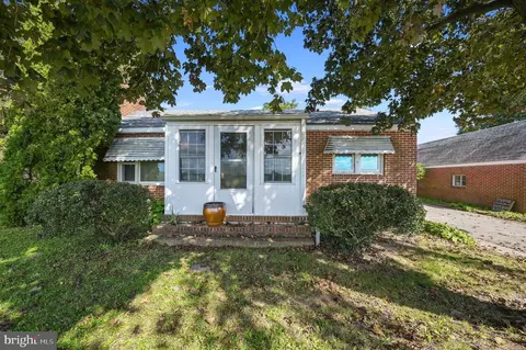 32 Bell St, Bayville, NJ 08721