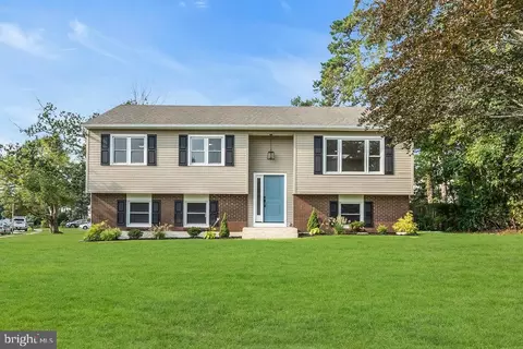 201 Pheasant Hollow Dr, Lanoka Harbor, NJ 08734