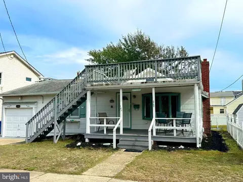 107 8th St, Beach Haven, NJ 08008