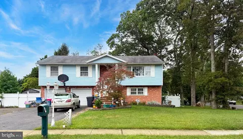 1121 Aspen Dr, Toms River, NJ 08753