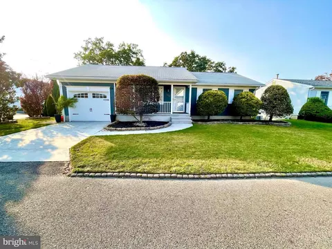 752 Leeward Ave, Beachwood, NJ 08722
