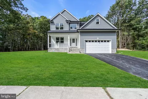 70 Seurat St, Barnegat, NJ 08005