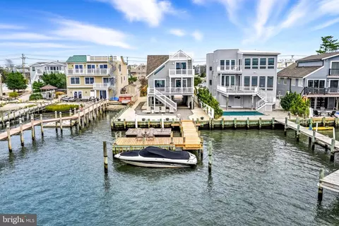 5 W 40th St, Long Beach, NJ 08008