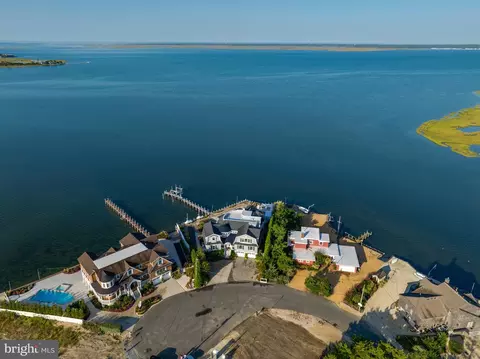 43 W Holly Dr, Long Beach Township, NJ 08008