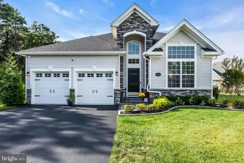 61 Milky Way Dr, Barnegat, NJ 08005