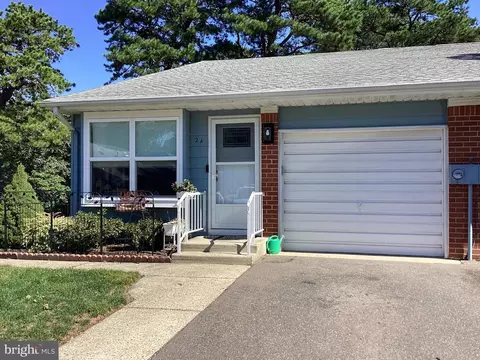 2 A Carteret Ln, Whiting, NJ 08759