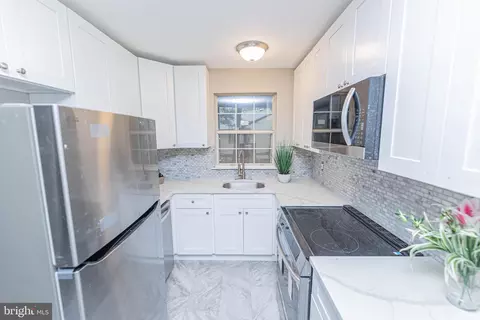 12 C Canton Dr Sec #51, Whiting, NJ 08759