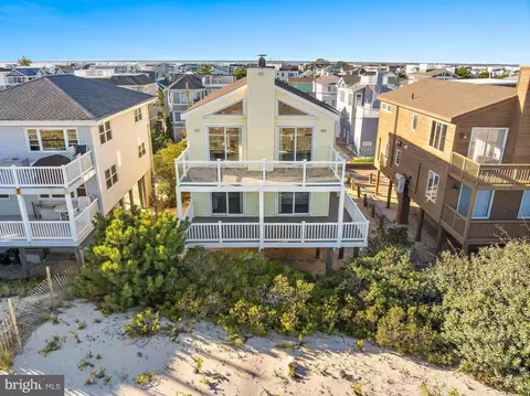 214 E 29th St, Long Beach Township, NJ 08008