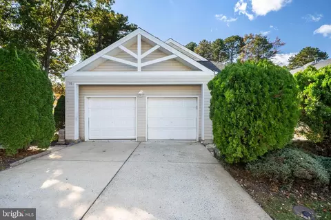 16 Newport Rd, Manahawkin, NJ 08050