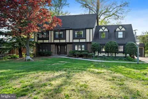 27 Magnolia Ln, Toms River, NJ 08753
