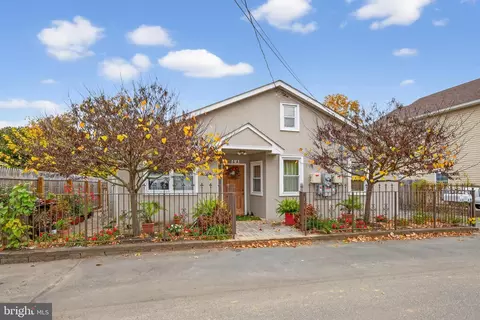 4 Fifth St, New Egypt, NJ 08533