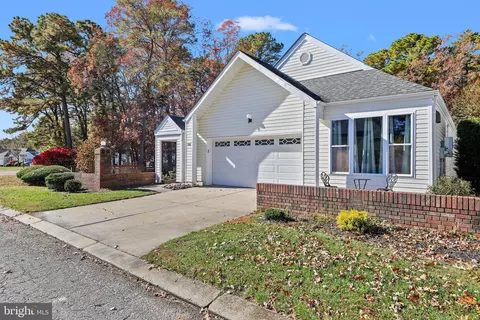 100 Deerfield Dr, Manahawkin, NJ 08050