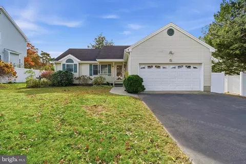 225 Yeoman Rd, Manahawkin, NJ 08050