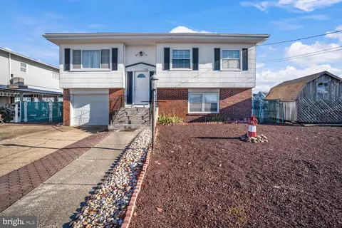 135 E Potomac Dr, Tuckerton, NJ 08087