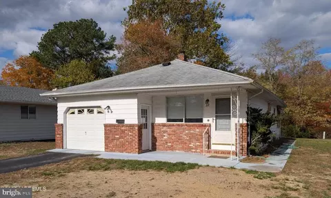 32 Fort De France Ave, Toms River, NJ 08757