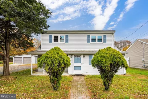63 Illinois Ave, Waretown, NJ 08758