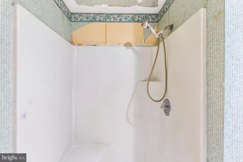 Bath - 11 Tiller Dr, Waretown, NJ 08758 photo 3 of 3