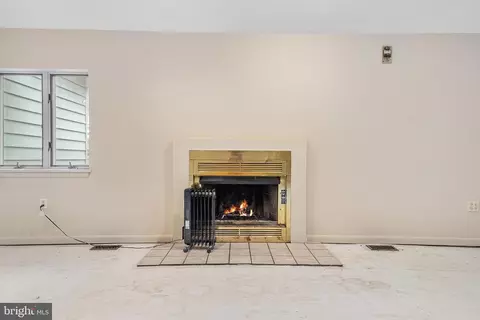 Living - 11 Tiller Dr, Waretown, NJ 08758 photo 4 of 5