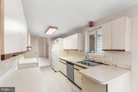 Kitchen - 11 Tiller Dr, Waretown, NJ 08758 photo 1 of 2