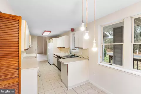 Entry Way - 11 Tiller Dr, Waretown, NJ 08758 photo 7 of 8