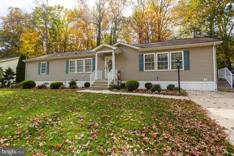 16 Cranberry Dr, Cream Ridge, NJ 08514