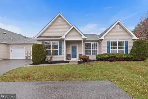 33 Deerchase Ln, Lakewood, NJ 08701