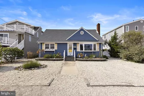 232 N 24th St, Surf City, NJ 08008