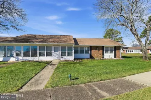 1169 B Clydebank Ct, Lakewood, NJ 08701